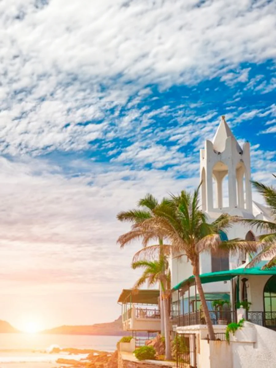 Malecón, nightclub and aerial view of Mazatlán from the Valentinos nightclub